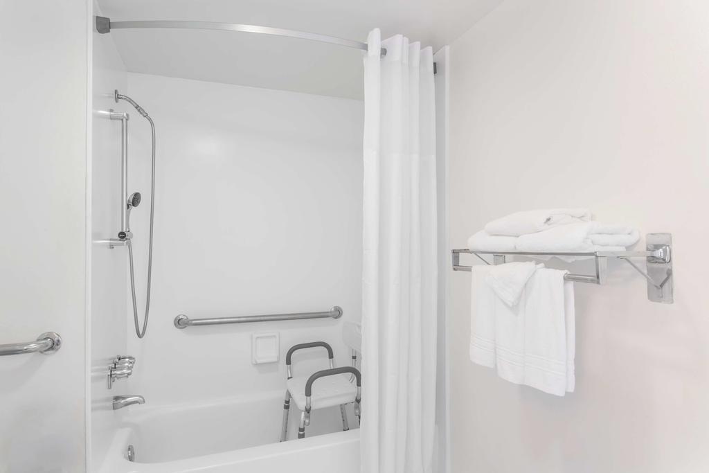 Days Inn By Wyndham Γουεστ Παλμ Μπιτς Εξωτερικό φωτογραφία