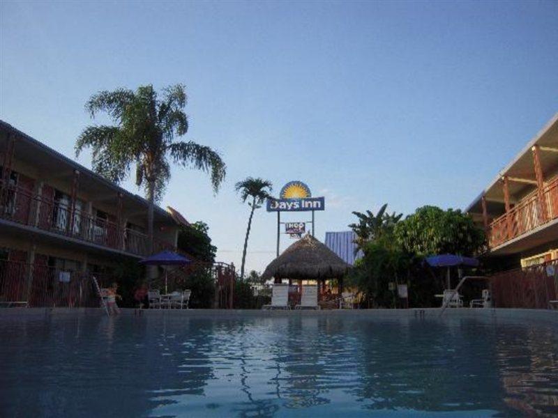 Days Inn By Wyndham Γουεστ Παλμ Μπιτς Εξωτερικό φωτογραφία